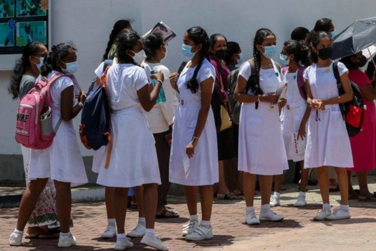 Is there a change in school hours in Sri Lanka